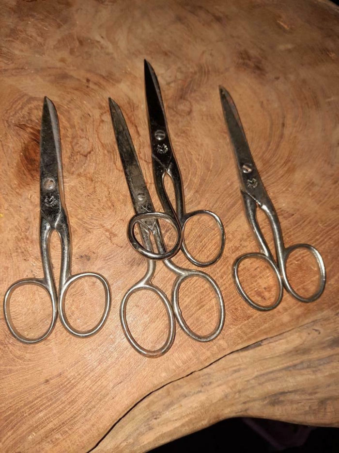 Partij met 340 kwaliteits scharen, new old stock, veelal Duitse merkscharen